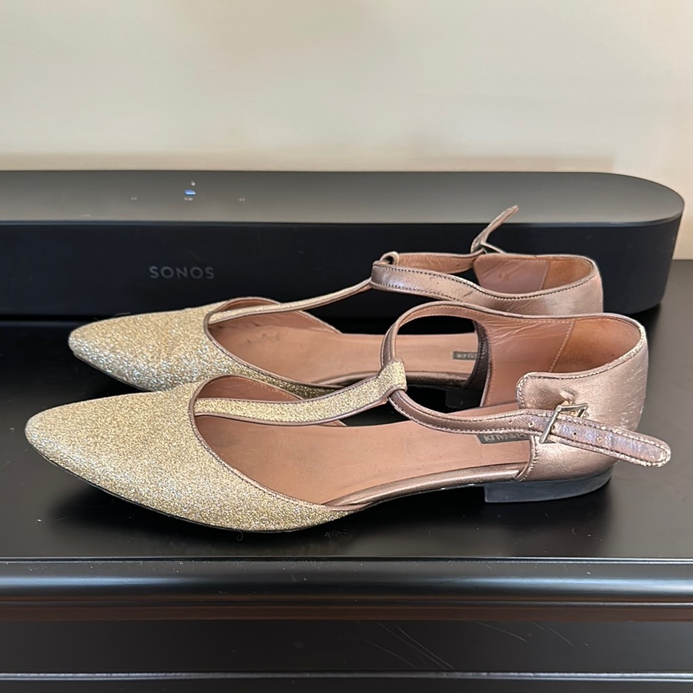 Elegant Gold Glitter Women's Flats